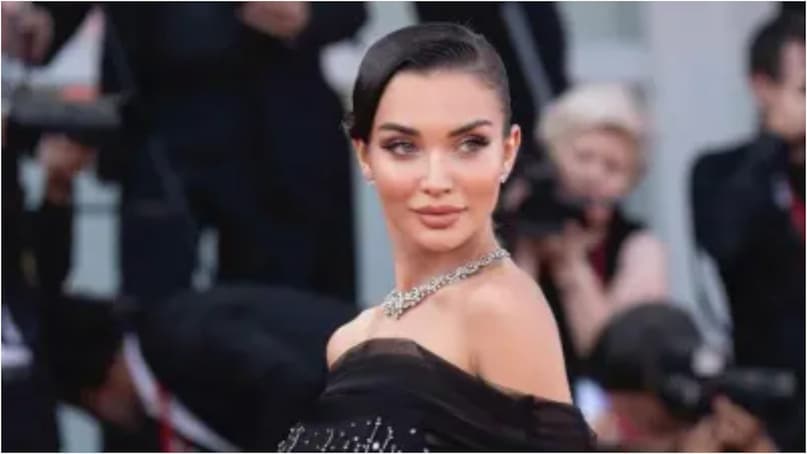 Bollywood celebs who dont have Indian citizenship, diljit dosanjh, Alia Bhatt, katrina kaif, Nora Fatehi, Nargis Fakhri, Sunny Leone, Imran Khan, Amy Jackson, Sapna Pabbi, विदेशी पासपोर्ट, इंडिया की नागरिकता