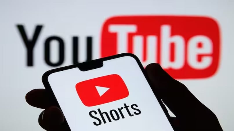 How To Turn Off YouTube Shorts: आपल्या प्रत्येकाच्या फोनमध्ये यूट्यूब असतं. अशावेळी यूट्यूबवर मोठे व्हिडिओ पाहण्यापेक्षा लोक आता शॉर्ट्स पाहण्यातच व्यस्त असतात. फक्त मोठी लोकंच नाहीत तर लहान मुलंही आपल्या पालकांचा फोन घेत शॉर्ट्स पाहत बसतात. 