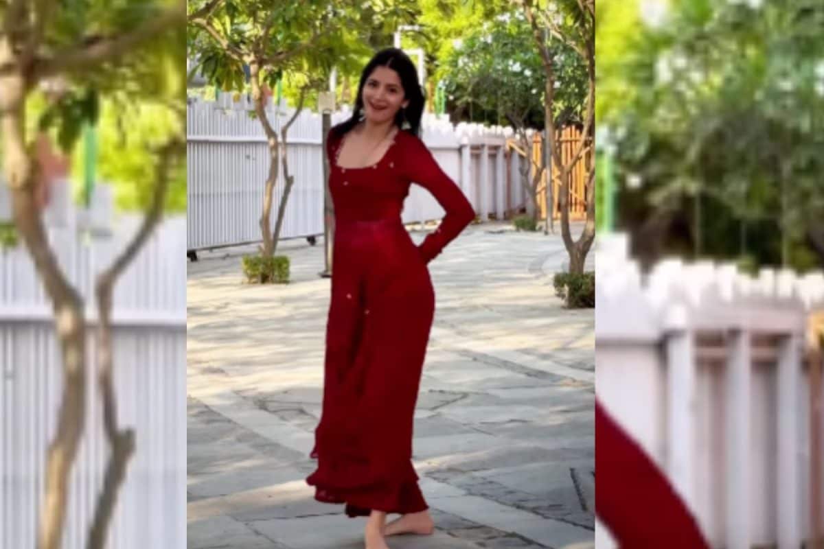 रेड सूट में लड़की ने 'साथिया' गाने पर किया बेहद प्यारा डांस, सिंपल मूव्स ने जीत लिया लोगों का दिल!