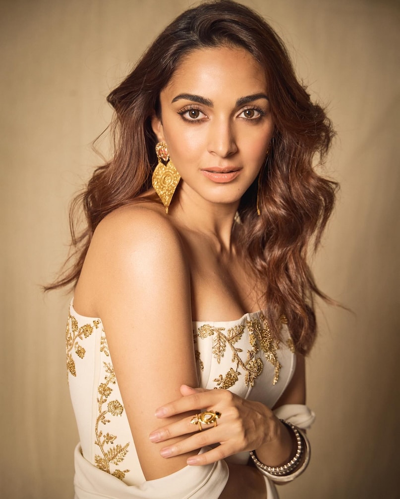 Kiara Advani once revealed that filmmaker Karan Johar supported her at a time when she felt like a “nobody” in Bollywood. Years later, the actress is now set to share screen space with Yash, the star of the blockbuster KGF franchise. Kiara Advani once revealed that filmmaker Karan Johar supported her at a time when she felt like a “nobody” in Bollywood. Years later, the actress is now set to share screen space with Yash, the star of the blockbuster KGF franchise.