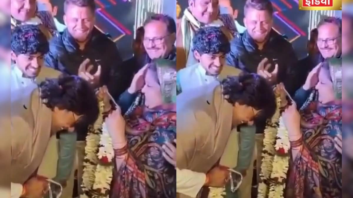 शादी की 25वीं सालगिरह पर भावुक हुए आशुतोष राणा, 59 की उम्र में दोबारा दुल्हन बनीं रेणुका शहाणे शादी की 25वीं सालगिरह पर भावुक हुए आशुतोष राणा, 59 की उम्र में दोबारा दुल्हन बनीं रेणुका शहाणे