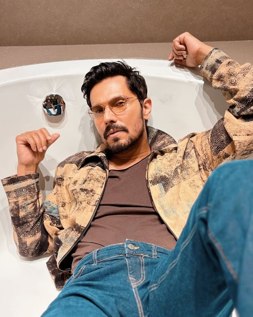 Chhaava movie Aurangzeb role rejected, Chhaava total box office collection worldwide, randeep hooda turned down Chhaava movie, Akshaye Khanna Chhaava villain performance, akshaye khanna film Chhaava, छावा फिल्म विलेन रोल रिजेक्शन, औरंगजेब का किरदार किसने ठुकराया, छावा बॉक्स ऑफिस कलेक्शन 800 करोड़, रणदीप हुड्डा छावा फिल्म, विक्की कौशल छावा विलेन अक्षय खन्ना
