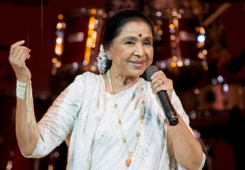 Asha Bhosle, Jhumka Gira Re song, 14 feet tall Jhumka in Bareilly, Jhumka Chowk Bareilly history, Jhumka Chowk Bareilly history, Manoj Muntashir Indian Idol Asha Bhosle tribute, आशा भोसले झुमका गिरा रे किस्सा, बरेली का 14 फीट ऊंचा झुमका, झुमका चौक बरेली का इतिहासमनोज मुंतशिर इंडियन आइडल किस्सा, फिल्म मेरा साया सदाबहार गाना