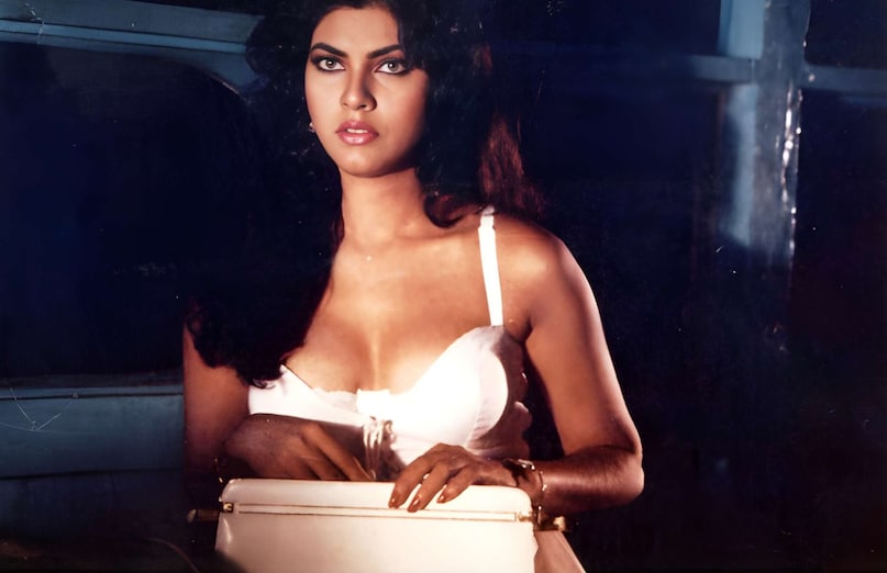 Kimi Katkar where is she now, Kimi Katkar Jumma Chumma girl updates, Kimi Katkar movies and career history, Why Kimi Katkar left Bollywood, Kimi Katkar family and current location, किमी काटकर अब कहां हैं, जुम्मा चुम्मा गर्ल किमी काटकर लाइफस्टाइल, किमी काटकर फिल्में, टार्जन गर्ल किमी काटकर बायोग्राफी, किमी काटकर ने क्यों छोड़ा बॉलीवुड