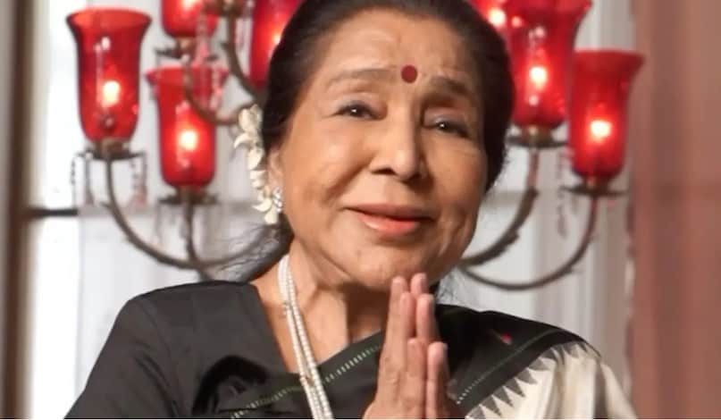 Asha Bhosle, Jhumka Gira Re song, 14 feet tall Jhumka in Bareilly, Jhumka Chowk Bareilly history, Jhumka Chowk Bareilly history, Manoj Muntashir Indian Idol Asha Bhosle tribute, आशा भोसले झुमका गिरा रे किस्सा, बरेली का 14 फीट ऊंचा झुमका, झुमका चौक बरेली का इतिहासमनोज मुंतशिर इंडियन आइडल किस्सा, फिल्म मेरा साया सदाबहार गाना