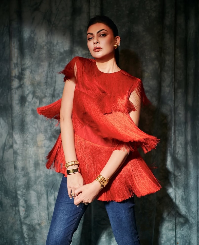 Sushmita Sen, Sushmita Sen adopted daughter Renee, Sushmita Sen manager story, Bollywood single mothers list, Sushmita Sen miss universe gown, सुष्मिता सेन, सुष्मिता सेन बेटियां, सुष्मिता सेन मैनेजर स्टोरी, सुष्मिता सेन मिस यूनिवर्स, सुष्मिता सेन फिल्में Sushmita Sen, Sushmita Sen adopted daughter Renee, Sushmita Sen manager story, Bollywood single mothers list, Sushmita Sen miss universe gown, सुष्मिता सेन, सुष्मिता सेन बेटियां, सुष्मिता सेन मैनेजर स्टोरी, सुष्मिता सेन मिस यूनिवर्स, सुष्मिता सेन फिल्में
