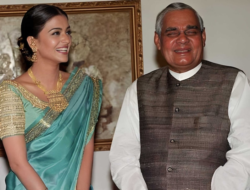 trisha krishnan, trisha krishnan saree look, thalapathy vijay, thalapathy vijay oath ceremony, aishwarya rai bachchan, trisha krishnan photos, तृषा कृष्णन, ऐश्वर्या राय बच्चन, थलापति विजय, थलापति विजय शपथ ग्रणह, तृषा कृष्णन ऐश्वर्या राय बच्चन, तृषा कृष्णन साड़ी लुक फोटोज वायरल