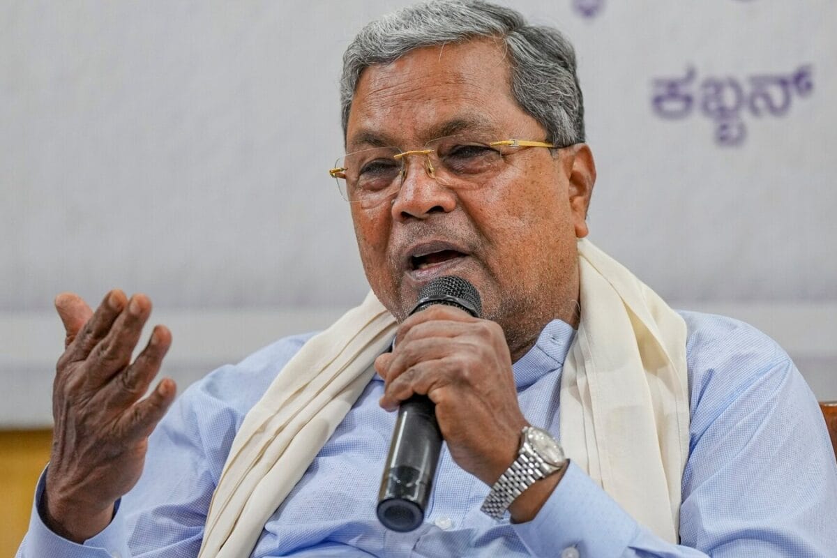 सीएम पद छोड़ने के लिए कांग्रेस ने सिद्धारमैया को क्या दिया ऑफर? अनमने ही सही लेकिन मान गए