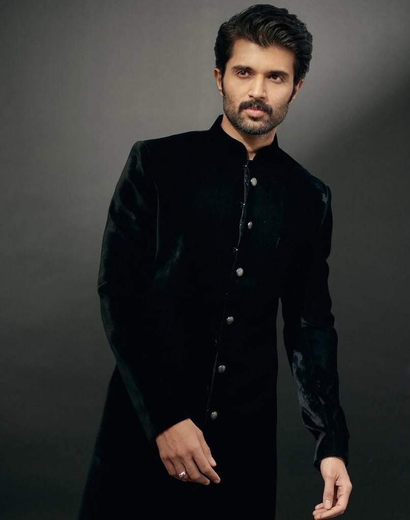 Vijay Deverakonda Professional Struggle, Vijay Deverakonda Success after Failures, Vijay Deverakonda Success Story, Vijay Deverakonda Birthday, Vijay Deverakonda Inspirational Story, विजय देवरकोंडा बर्थडे, विजय देवरकोंडा संघर्ष, अर्जुन रेड्डी फेम एक्टर, विजय देवरकोंडा फ्लॉप फिल्में, विजय देवरकोंडा का फिल्मी सफर