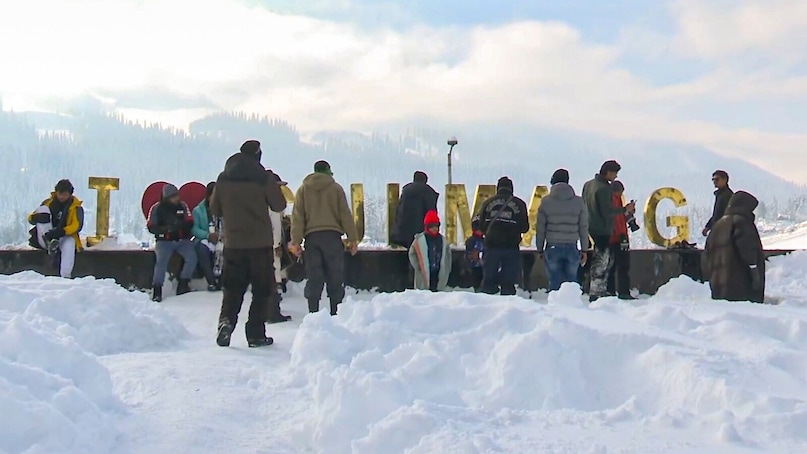 **EDS: SCREENGRAB VIA PTI VIDEOS** Gulmarg: Tourists at snow-laden Gulmarg after fresh snowfall, in Gulmarg, Baramulla district of Jammu and Kashmir, Saturday, Jan. 24, 2026. (PTI Photo)(PTI01_24_2026_000402B)