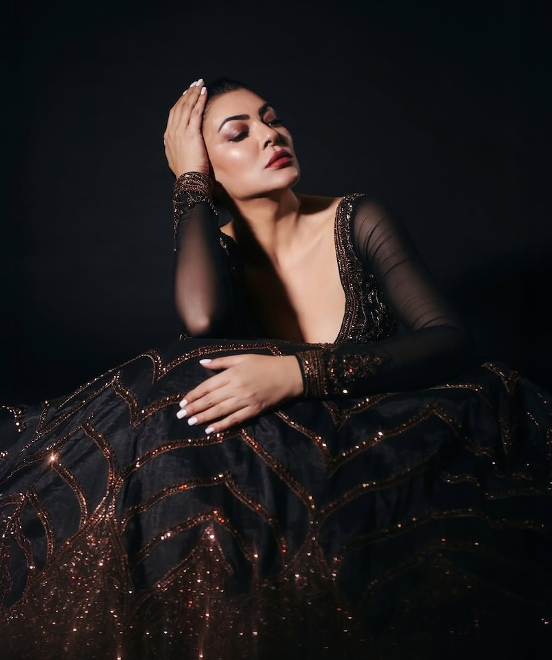 Sushmita Sen, Sushmita Sen adopted daughter Renee, Sushmita Sen manager story, Bollywood single mothers list, Sushmita Sen miss universe gown, सुष्मिता सेन, सुष्मिता सेन बेटियां, सुष्मिता सेन मैनेजर स्टोरी, सुष्मिता सेन मिस यूनिवर्स, सुष्मिता सेन फिल्में Sushmita Sen, Sushmita Sen adopted daughter Renee, Sushmita Sen manager story, Bollywood single mothers list, Sushmita Sen miss universe gown, सुष्मिता सेन, सुष्मिता सेन बेटियां, सुष्मिता सेन मैनेजर स्टोरी, सुष्मिता सेन मिस यूनिवर्स, सुष्मिता सेन फिल्में
