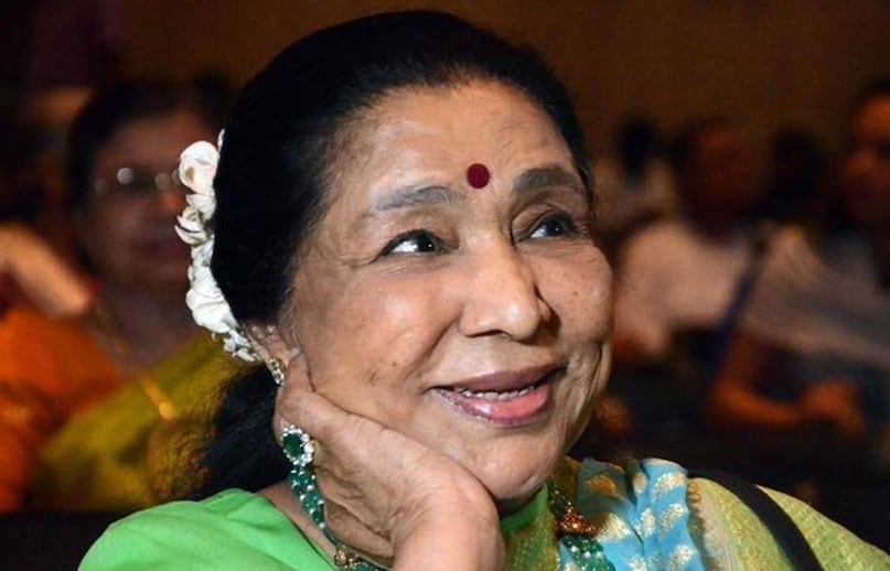 Asha Bhosle, Jhumka Gira Re song, 14 feet tall Jhumka in Bareilly, Jhumka Chowk Bareilly history, Jhumka Chowk Bareilly history, Manoj Muntashir Indian Idol Asha Bhosle tribute, आशा भोसले झुमका गिरा रे किस्सा, बरेली का 14 फीट ऊंचा झुमका, झुमका चौक बरेली का इतिहासमनोज मुंतशिर इंडियन आइडल किस्सा, फिल्म मेरा साया सदाबहार गाना