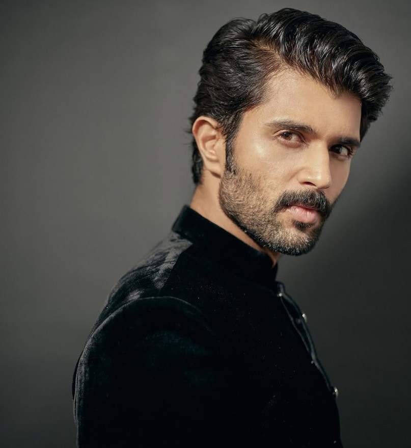 Vijay Deverakonda Professional Struggle, Vijay Deverakonda Success after Failures, Vijay Deverakonda Success Story, Vijay Deverakonda Birthday, Vijay Deverakonda Inspirational Story, विजय देवरकोंडा बर्थडे, विजय देवरकोंडा संघर्ष, अर्जुन रेड्डी फेम एक्टर, विजय देवरकोंडा फ्लॉप फिल्में, विजय देवरकोंडा का फिल्मी सफर