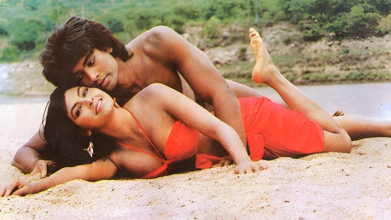 Kimi Katkar where is she now, Kimi Katkar Jumma Chumma girl updates, Kimi Katkar movies and career history, Why Kimi Katkar left Bollywood, Kimi Katkar family and current location, किमी काटकर अब कहां हैं, जुम्मा चुम्मा गर्ल किमी काटकर लाइफस्टाइल, किमी काटकर फिल्में, टार्जन गर्ल किमी काटकर बायोग्राफी, किमी काटकर ने क्यों छोड़ा बॉलीवुड