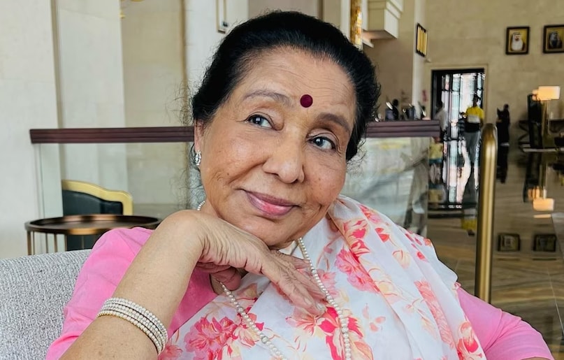 Asha Bhosle, Jhumka Gira Re song, 14 feet tall Jhumka in Bareilly, Jhumka Chowk Bareilly history, Jhumka Chowk Bareilly history, Manoj Muntashir Indian Idol Asha Bhosle tribute, आशा भोसले झुमका गिरा रे किस्सा, बरेली का 14 फीट ऊंचा झुमका, झुमका चौक बरेली का इतिहासमनोज मुंतशिर इंडियन आइडल किस्सा, फिल्म मेरा साया सदाबहार गाना