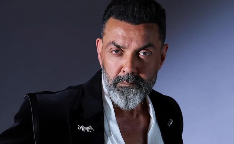 Bobby Deol Animal villain Dharmendra reaction, Dharmendra asked Bobby Deol Tu Villain Hai, Bobby Deol reveals Dharmendra reaction to Animalm Animal movie Ranbir Kapoor Bobby Deol, Bobby Deol negative role Dharmendra absolute shock, बॉबी देओल एनिमल विलेन धर्मेंद्र रिएक्शन, धर्मेंद्र ने बॉबी देओल से पूछा तू विलेन है, एनिमल फिल्म बॉबी देओल खलनायक रोल, बॉबी देओल ने पिता धर्मेंद्र पर किया खुलासा, रणबीर कपूर बॉबी देओल एनिमल मूवी