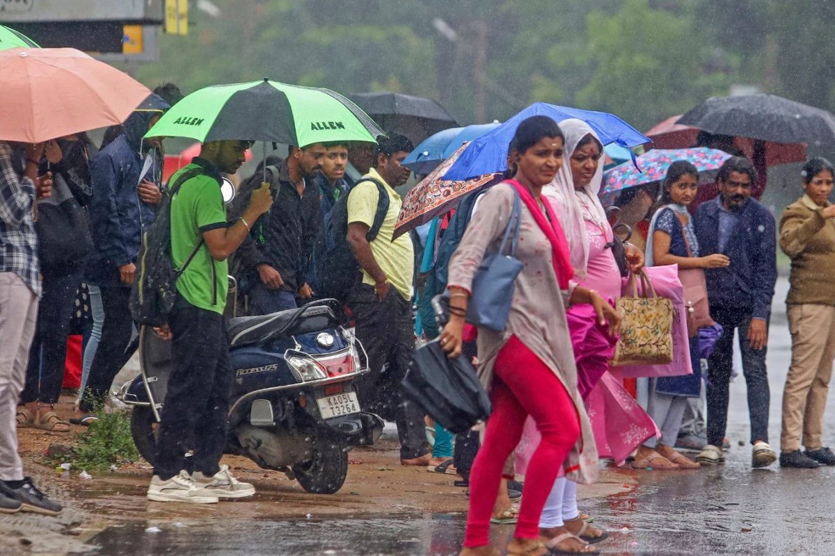 70KM की रफ्तार से आंधी, दिल्ली-UP से बिहार तक पलटेगा मौसम, 4 दिनों तक 16 राज्यों में बारिश, IMD का अलर्ट