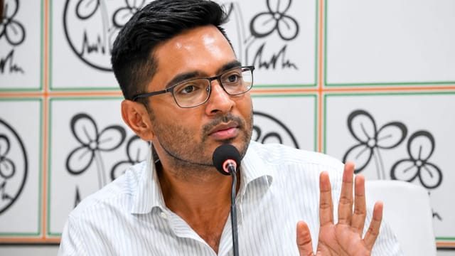 abhishek banerjee open challenge cm suvendu adhikari : FIR दर्ज होने पर सीएम सुवेंदु सरकार को अभिषेक बनर्जी का खुला चैलेंज! - News18 हिंदी