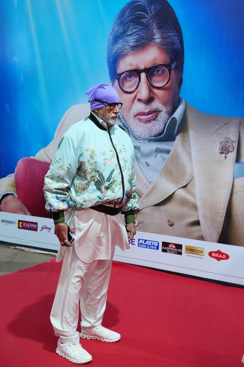 Amitabh Bachchan, Amitabh Bachchan health update, Amitabh Bachchan mysterious attack on trolls, Amitabh Bachchan cryptic post, Amitabh Bachchan absolutely fine, Amitabh Bachchan is not hospitalized, अमिताभ बच्चन, अमिताभ बच्चन स्वास्थ्य अपडेट, अमिताभ बच्चन का ट्रोल्स पर रहस्यमयी हमला, अमिताभ बच्चन की गुप्त पोस्ट, अमिताभ बच्चन बिल्कुल ठीक हैं, अमिताभ बच्चन अस्पताल में भर्ती नहीं हैं