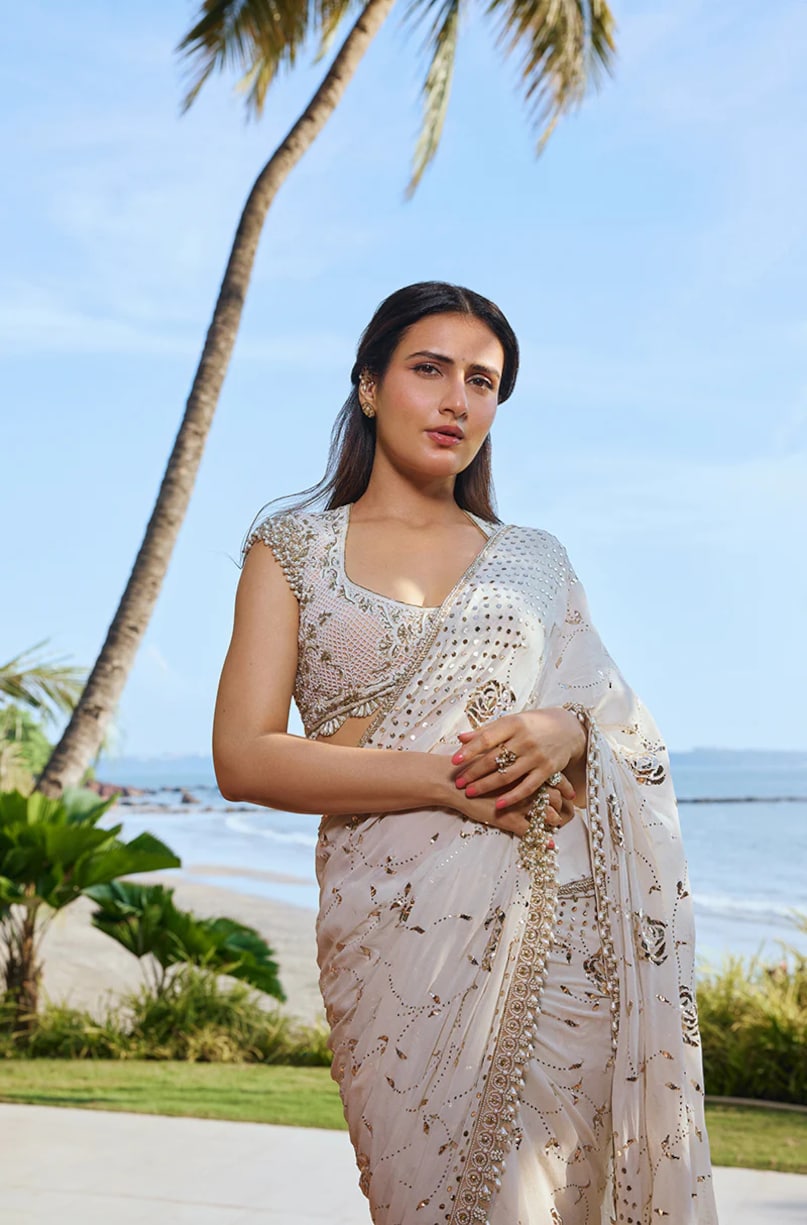 Fatima Sana Shaikh Dangal, Child Artist in Ishq Movie, Shah Rukh Khan One 2 Ka 4, Geeta Phogat Fatima Sana Shaikh, Bollywood Highest Grossing Movies Dangal, फातिमा सना शेख दंगल, शाहरुख खान वन टू का फोर, काजोल इश्क चाइल्ड आर्टिस्ट, दंगल 2000 करोड़ बॉक्स ऑफिस, फातिमा सना शेख बचपन की तस्वीरें