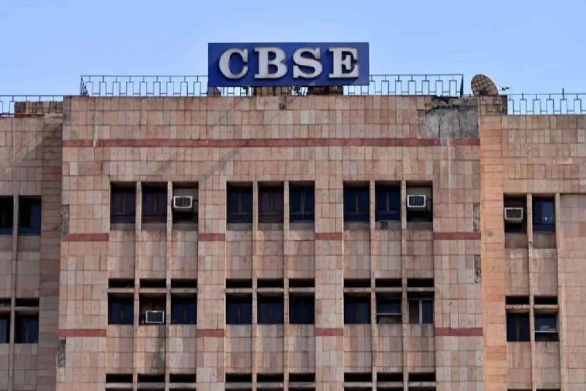 CBSE री-इवैल्यूएशन पोर्टल ने बढ़ाई छात्रों की टेंशन, कहीं 1 रुपए तो कहीं 69000 ली जा रही फीस, आंसर शीट में भी नहीं दिख रहे मार्क्स