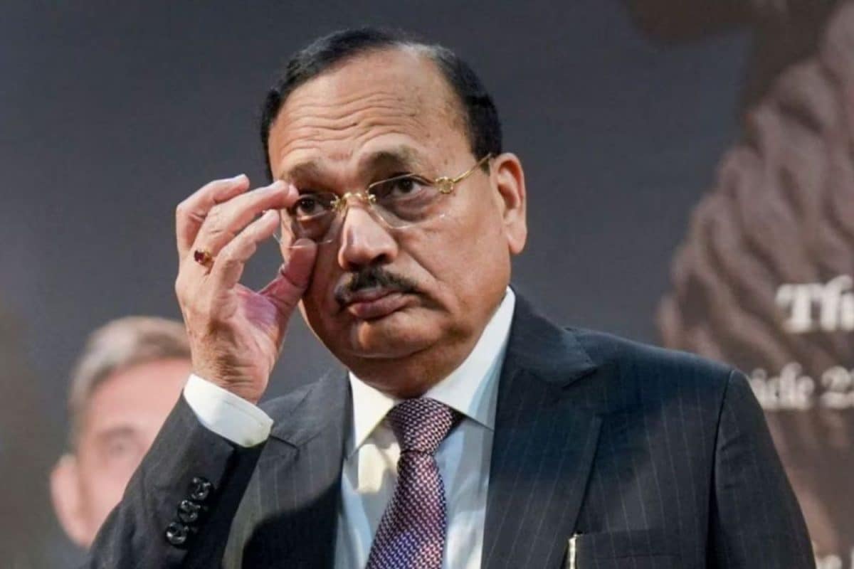 'बेरोजगार युवा कॉकरोच की तरह…' सुप्रीम कोर्ट की भरी कोर्ट में CJI सूर्यकांत क्‍यों हो गए गुस्‍सा? वकील को सुना दी खरी-खरी