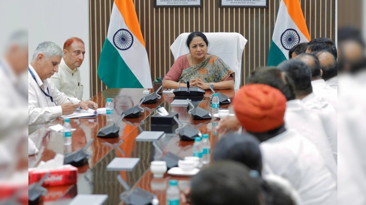 Delhi Guest Teacher Salary Hike। रेखा सरकार ने गेस्‍ट टीचर्स को दी खुशखबरी, करीब दोगुनी कर दी सैलरी, दिल्‍ली कैबिनेट की मुहर - News18 हिंदी