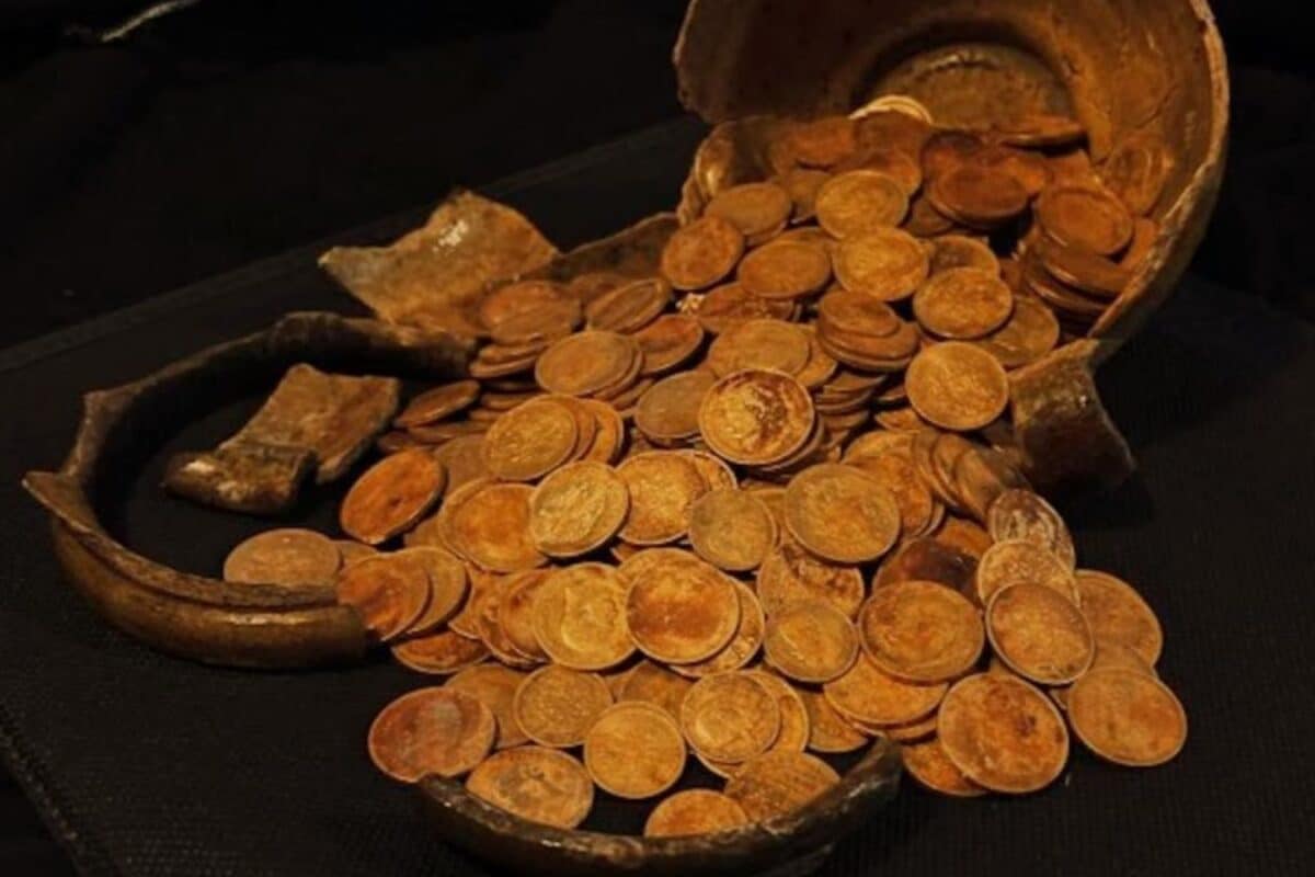 1700 सालों से दबा था खजाना, करोड़ों में आंकी जा रही कीमत, जानें पूरा मामला