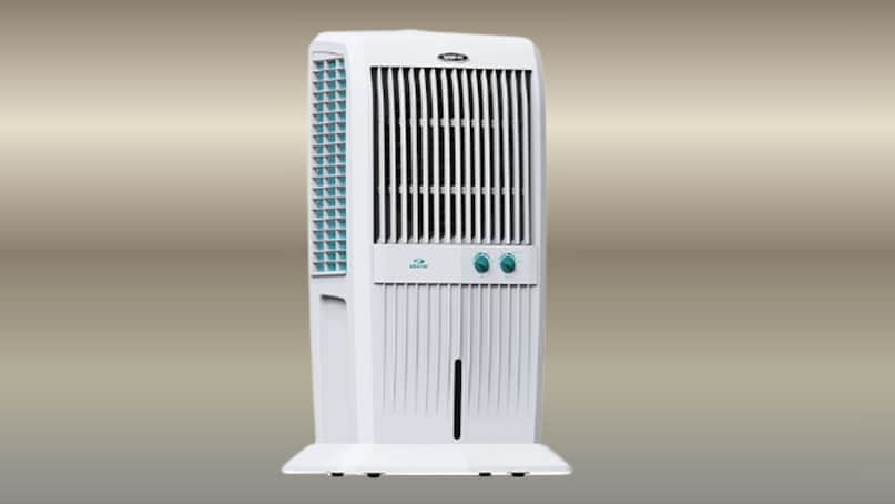 Symphony Storm 70XL Desert Air Cooler- Symphony Storm 70XL Desert Air Cooler बड़े कमरों और तेज गर्मी में बेहतर कूलिंग के लिए डिजाइन किया गया है. इसमें 70 लीटर का बड़ा वॉटर टैंक दिया गया है, जो लंबे समय तक कूलिंग प्रदान करता है. हाई-एफिशिएंसी हनीकॉम्ब पैड और पावरफुल फैन मजबूत एयरफ्लो सुनिश्चित करते हैं. ऑटो-लूवर मूवमेंट और इन्वर्टर कम्पैटिबिलिटी इसे बिजली कटौती के दौरान भी उपयोगी बनाते हैं. कीमत - ₹9,991