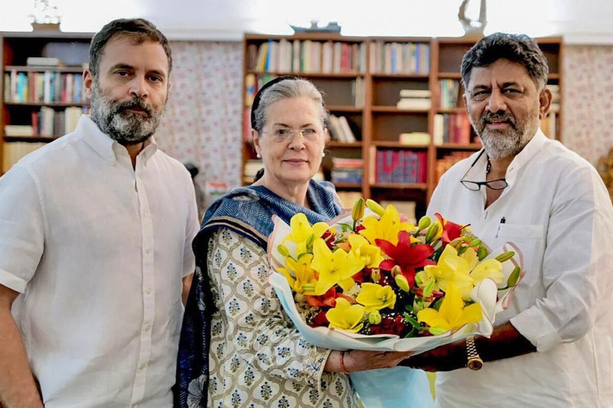 डीके शिवकुमार को CM कुर्सी सिर्फ एक वफादार नेता को इनाम देना भर नहीं, पढ़ें रशीद किदवई का लेख