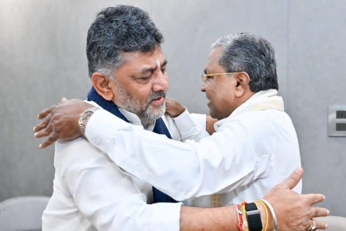 CM Siddaramaiah Resignation LIVE: सिद्धारमैया के दिल्ली पहुंचने से पहले में मौसम खराब, स्पेशल विमान जयपुर डायवर्ट, कहां हैं शिवकुमार