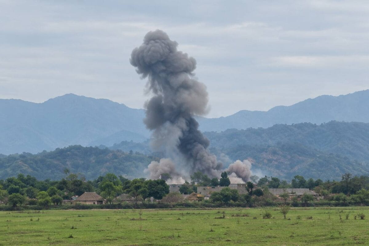 DRDO TBRL Bomb Trial: फटा तो 1.5 KM ऊंचे और 2 किमी के दायरे में बिखरे टुकड़े, हाई-कैलिबर बम आखिर है क्या?