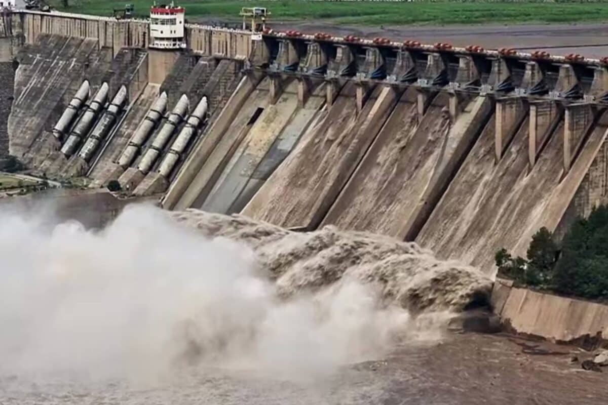 दुश्मनी में भी इंसानियत अपनी जगह! दिल्‍ली ने भेजा एक संदेश और सहमा इस्लामाबाद; पाकिस्तान के पंजाब में हाई-अलर्ट