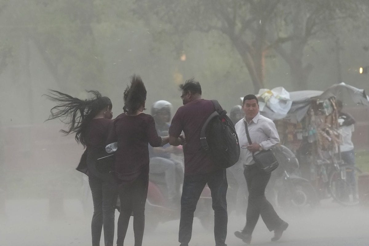 कल्याण-मुंबई के पास बवंडर, आंधी-तूफान ने जमकर काटा गदर, धूल से दिन में छाया घूप अंधेरा; तस्वीर देख कांप उठेंगे