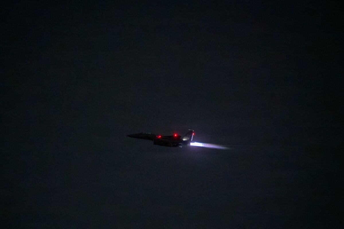 चीनी मिसाइल से ईरान ने ढेर किया अमेरिका का F-15 फाइटर जेट, रडार और सैटेलाइट सपोर्ट का सच जान कांप