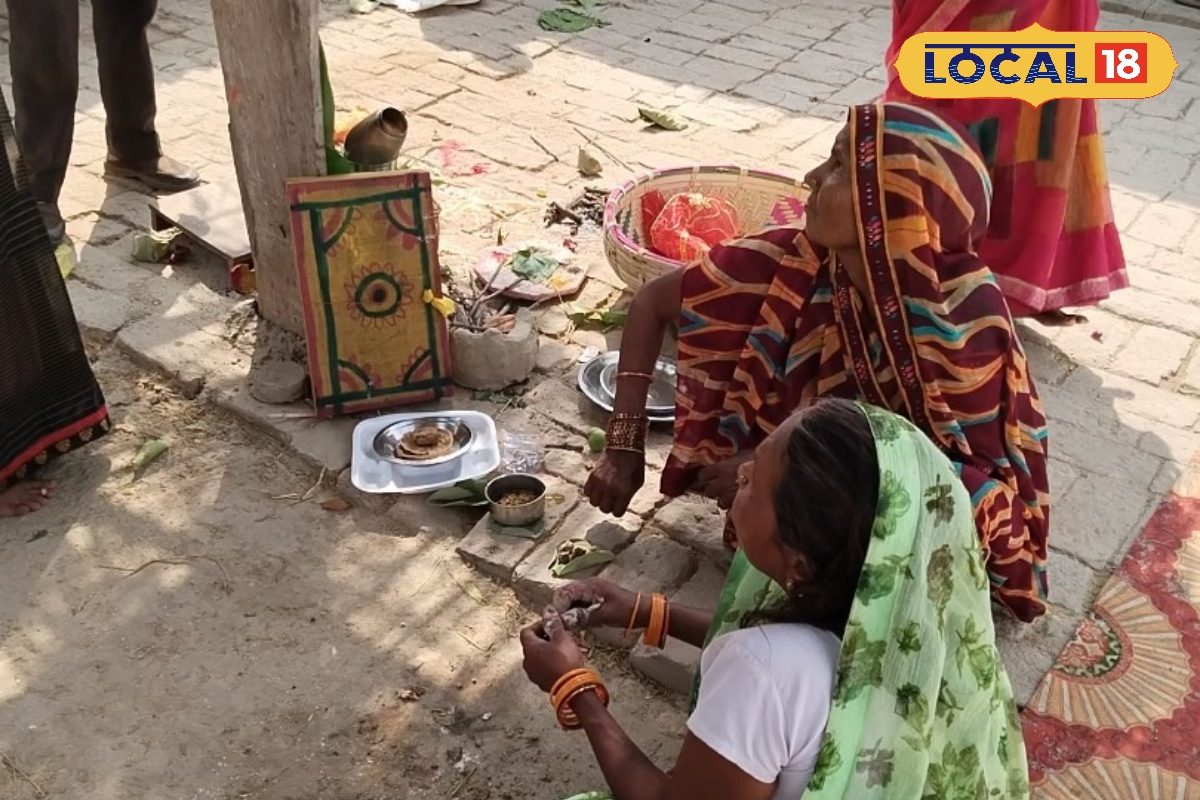 सुल्तानपुर की मटकोर परंपरा! शादी से पहले सुहागिनें लाती हैं मिट्टी, फिर बनता मंडप का चूल्हा, जानें अवध संस्कृति का रिवाज