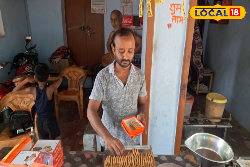 mirzapurfamus mithai shop