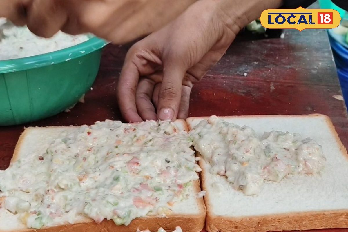Crispy Sandwich Recipe: ऑफिस जाने में हो रही है देरी? 10 मिनट में घर पर झटपट तैयार करें क्रिस्पी सैंडविच, नोट करें यह खास रेसिपी