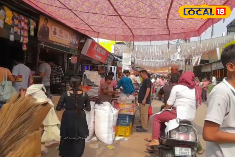 ऐच्छर मार्केट स्थानीय लोगों के बीच काफी लोकप्रिय है. यहां सब्जियां, फल, घरेलू सामान और दैनिक उपयोग की वस्तुएं कम कीमत में मिलती हैं. सुबह और शाम के समय बाजार में सबसे ज्यादा भीड़ रहती है.