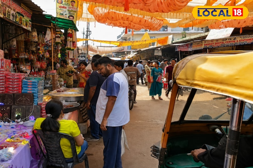 ऐच्छर मार्केट स्थानीय लोगों के बीच काफी लोकप्रिय है. यहां सब्जियां, फल, घरेलू सामान और दैनिक उपयोग की वस्तुएं कम कीमत में मिलती हैं. सुबह और शाम के समय बाजार में सबसे ज्यादा भीड़ रहती है.
