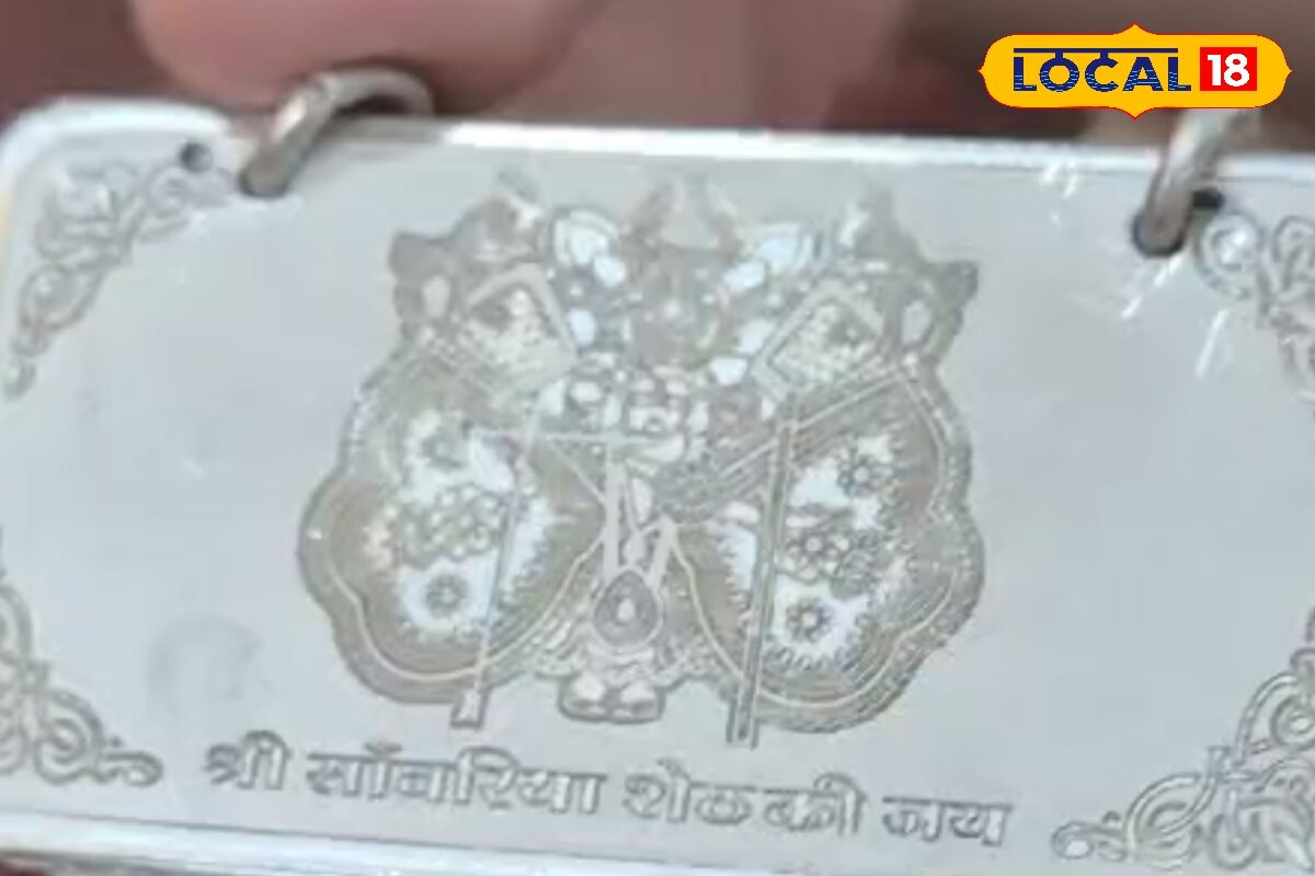 परीक्षा में हो गए पास तो मंदिर में चढ़ाई चांदी की किताब, इस मंदिर की यही है खासियत