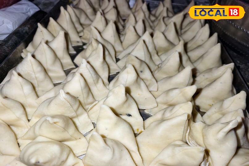 Mau news, local news, latest news, up news, famous samosa, food news