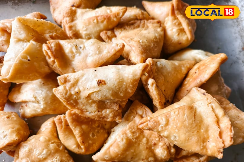 Mau news, local news, latest news, up news, famous samosa, food news