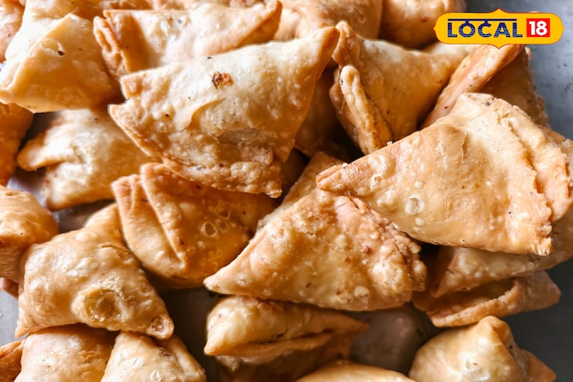 Mau news, local news, latest news, up news, famous samosa, food news