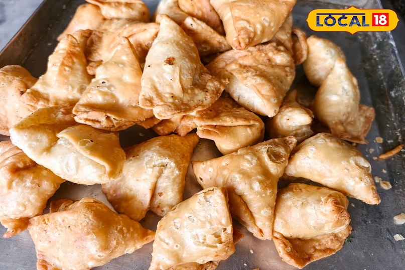 Mau news, local news, latest news, up news, famous samosa, food news