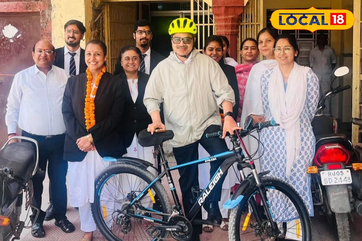 आज से नहीं... 10 साल से कार छोड़ साइकिल से कोर्ट पहुंच रहे जज साहब, धौलपुर में लोग देखकर रह गए हैरान