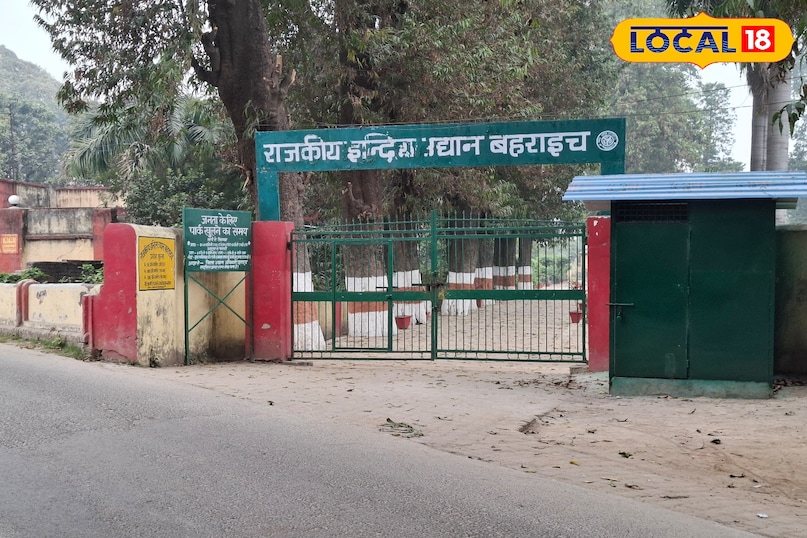 बहराइच शहर में मौजूद राजकीय उद्यान पार्क जो कपूरथला पार्क नाम से भी फेमस है.आप चाहे तो यहां भी जाकर अपने बच्चों को इंजॉय कर सकते हैं और हसीन वादियों के साथ सुंदर पेड़ पौधों को देखकर लुफ्त उठा सकते हैं.जहां पर, पर पर्सन ₹10 शुल्क देना होता है.सुबह शाम यहां जमकर भीड़ लगती है शहर के लोग आकर यहां पर समय बिताते हैं. बहराइच शहर में मौजूद राजकीय उद्यान पार्क जो कपूरथला पार्क नाम से भी फेमस है.आप चाहे तो यहां भी जाकर अपने बच्चों को इंजॉय कर सकते हैं और हसीन वादियों के साथ सुंदर पेड़ पौधों को देखकर लुफ्त उठा सकते हैं.जहां पर, पर पर्सन ₹10 शुल्क देना होता है.सुबह शाम यहां जमकर भीड़ लगती है शहर के लोग आकर यहां पर समय बिताते हैं.