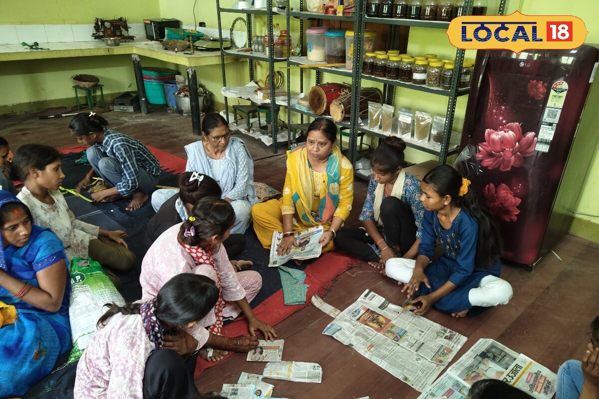 गोंडा मे दीनदयाल शोध संस्थान महिलाओं को मुफ्त में दे रहा सिलाई प्रशिक्षण, बारीकियां सीख शुरू कर सकती हैं खुद का व्यवसाय
