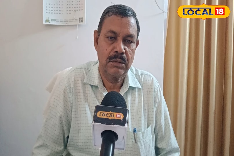कृषि एक्सपर्ट डॉ एनपी गुप्ता ने बताया कि धान की खेती में नर्सरी प्रबंधन पहला और सबसे महत्वपूर्ण चरण माना जाता है. अगर शुरुआत में ही स्वस्थ और रोगमुक्त बीजों का चुनाव नहीं किया गया, तो आगे चलकर पूरी फसल प्रभावित हो सकती है. कमजोर बीज न सिर्फ जमाव में समस्या पैदा करते हैं, बल्कि पौधों को बीमारियों के प्रति भी संवेदनशील बना देते हैं. इसलिए, बुवाई से पहले बीजों की गुणवत्ता परखना हर किसान के लिए जरूरी हो जाता है. कृषि एक्सपर्ट डॉ एनपी गुप्ता ने बताया कि धान की खेती में नर्सरी प्रबंधन पहला और सबसे महत्वपूर्ण चरण माना जाता है. अगर शुरुआत में ही स्वस्थ और रोगमुक्त बीजों का चुनाव नहीं किया गया, तो आगे चलकर पूरी फसल प्रभावित हो सकती है. कमजोर बीज न सिर्फ जमाव में समस्या पैदा करते हैं, बल्कि पौधों को बीमारियों के प्रति भी संवेदनशील बना देते हैं. इसलिए, बुवाई से पहले बीजों की गुणवत्ता परखना हर किसान के लिए जरूरी हो जाता है.