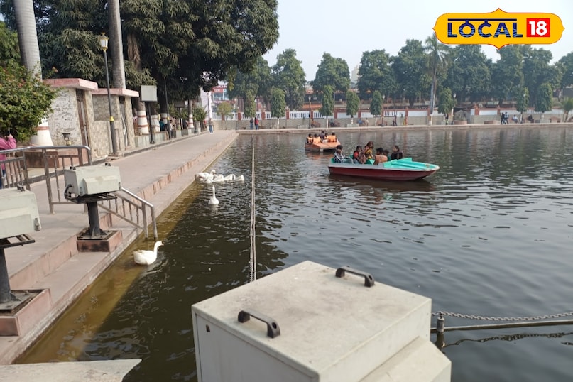 गोरखनाथ मंदिर और पवित्र कुंड
